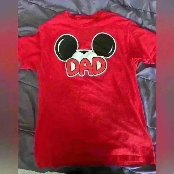 Disney  Dad Mickey Mouse shirt red size medium - Picture 5 of 5